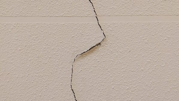 クラックを放置しない！エポキシを用いてクラック補修を行おう！　｜福岡市南区　想いを形に工房　想いを形に外壁塗装