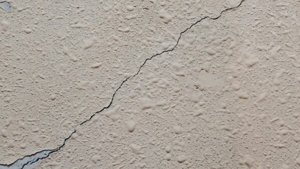 家の壁のクラック補修は自分でできる？費用や方法と必要な注意点を解説します　｜福岡市南区　想いを形に工房　想いを形に外壁塗装