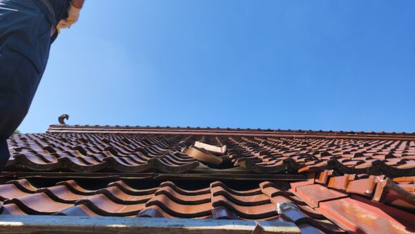 瓦屋根の修理費用を安くする方法！知っておきたい補助金や保険で安くするコツを解説　｜福岡市南区　想いを形に工房　想いを形に外壁塗装